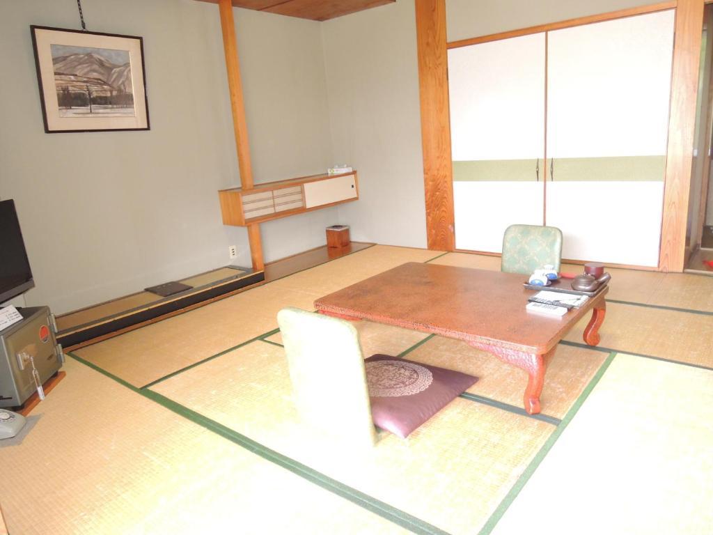 Shimaya Yamanouchi  Phòng bức ảnh